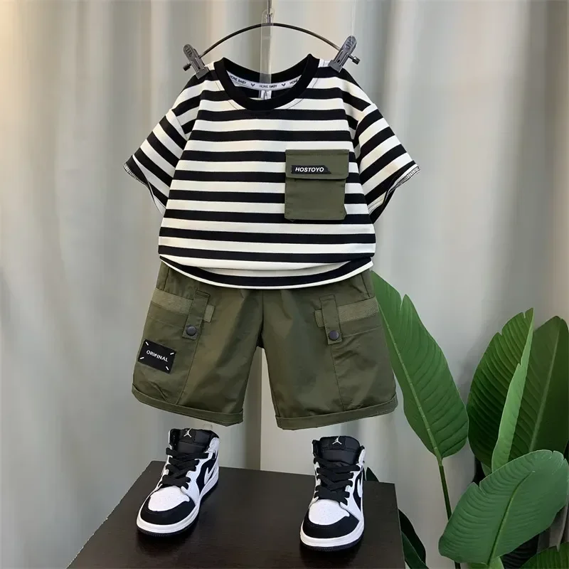2023 New Kids Boys Clothes Handsome Set Baby Summer Striped Top+Workwear Pant Casual Clothing Children's Fashion Two Piece Set
2023 New Kids Boys Clothes Handsome Set Baby Summer Striped Top+Workwear Pant Casual Clothing Children's Fashion Two Piece Set