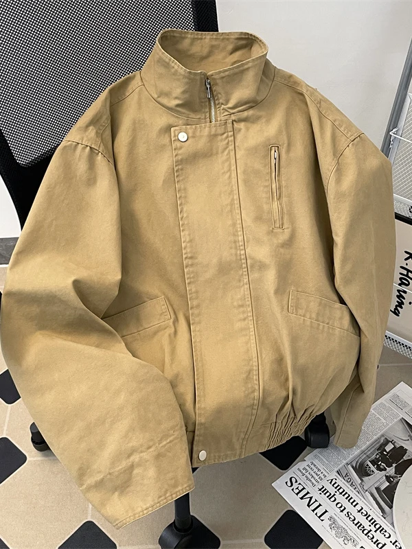 Ретро-бомбер в американском стиле, куртка-пилот с воротником-стойкой, осенняя новинка, модная рабочая одежда для мужчин и женщин
Ретро-бомбер в американском стиле, куртка-пилот с воротником-стойкой, осенняя новинка, модная рабочая одежда для мужчин и женщин