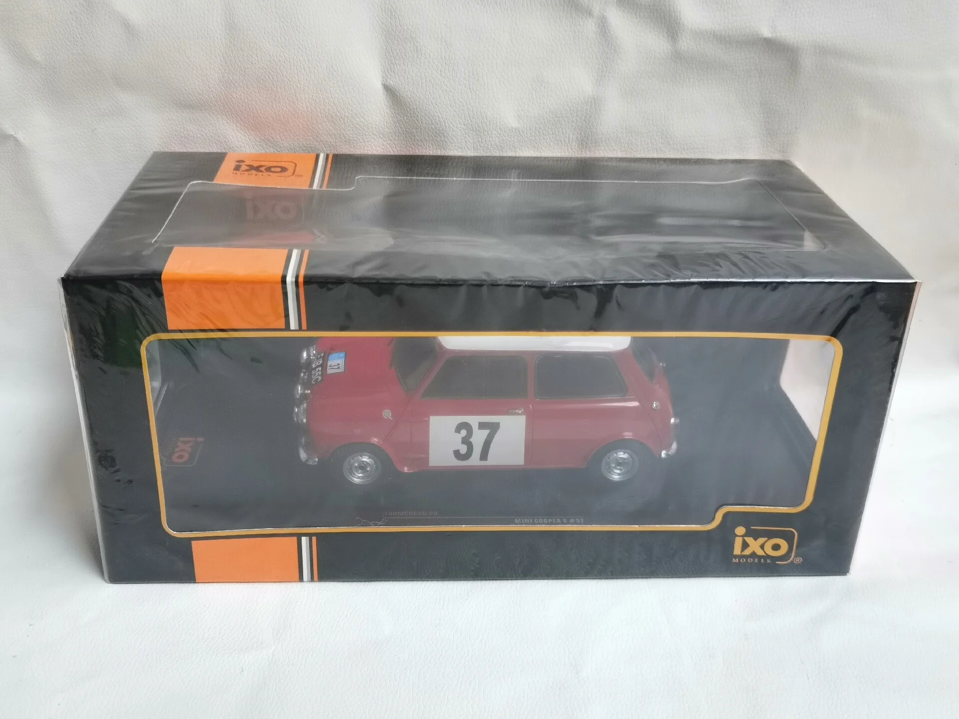 Diecast IXO 1/18 Scale COOPER S # 37 1965 Racing B5 Alloy Car Model
Diecast IXO 1/18 Scale COOPER S # 37 1965 Racing B5 Alloy Car Model