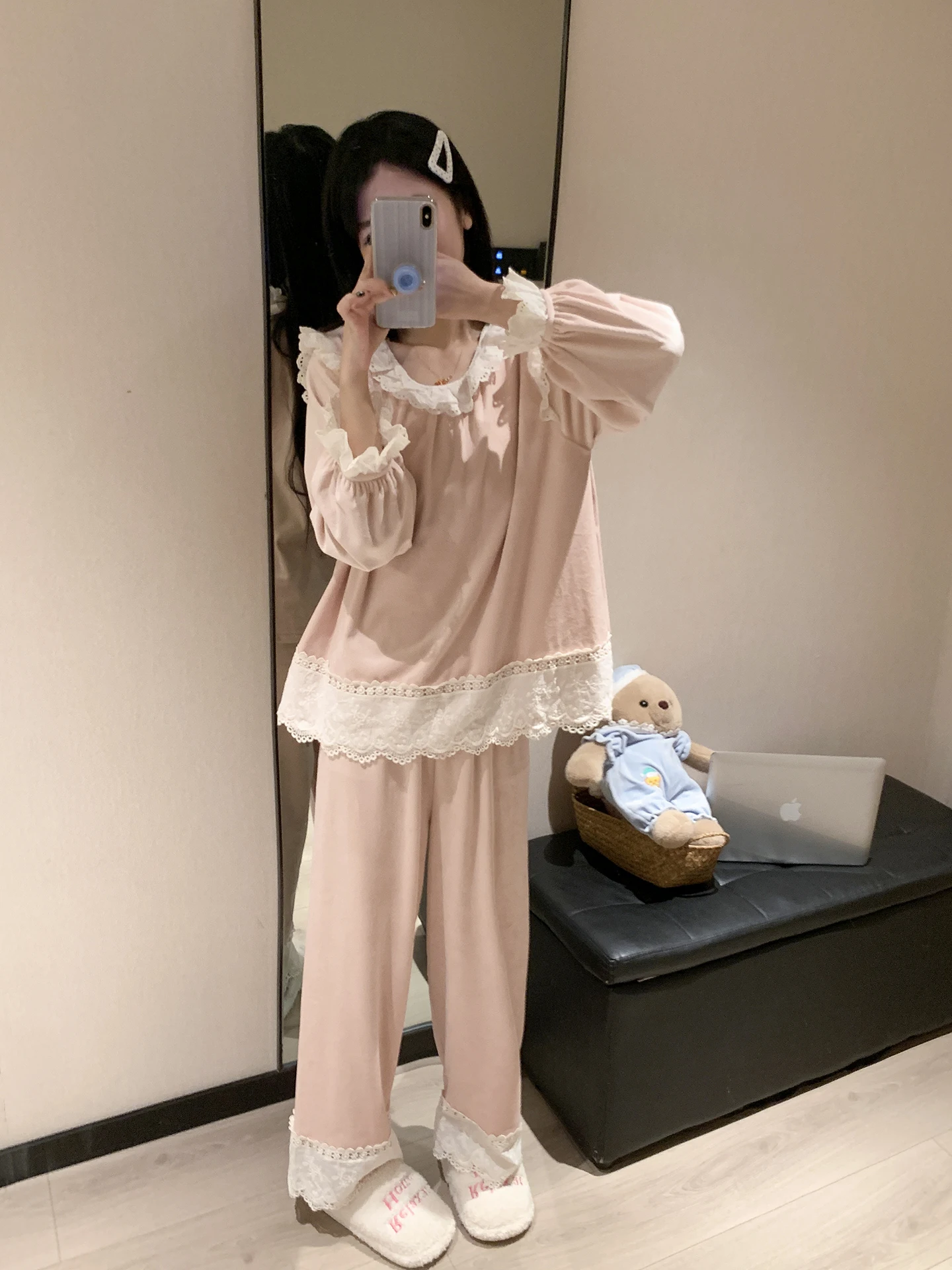 Ultra-Soft Island Velvet Sleepwear Women's Home Clothes Double-Sided Fleece Lace Princess Style Autumn Winter Warmth
Ultra-Soft Island Velvet Sleepwear Women's Home Clothes Double-Sided Fleece Lace Princess Style Autumn Winter Warmth