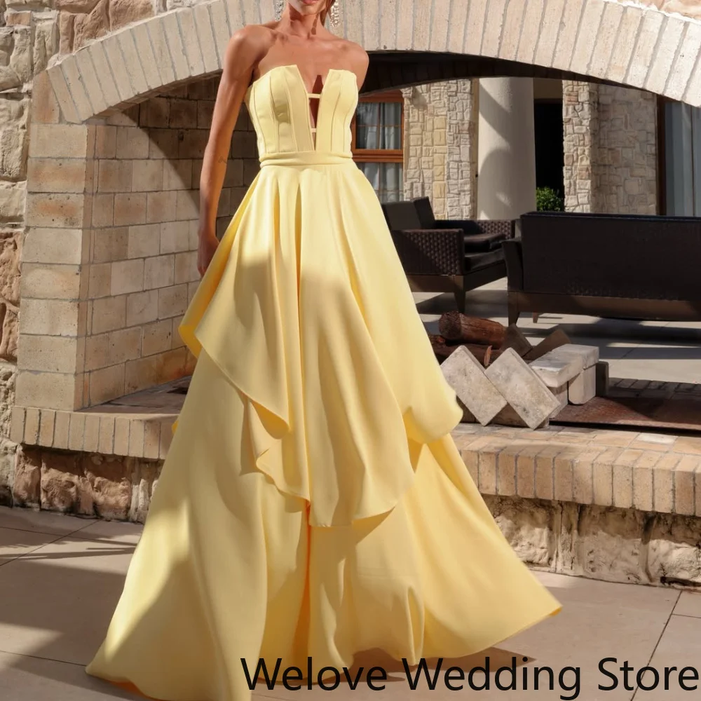 Pale Yellow Elegant Formal Evening Dress with Strapless Deep Plunging V‑Neck, Fitted Structured Bodice, Wide Waistband
Pale Yellow Elegant Formal Evening Dress with Strapless Deep Plunging V‑Neck, Fitted Structured Bodice, Wide Waistband