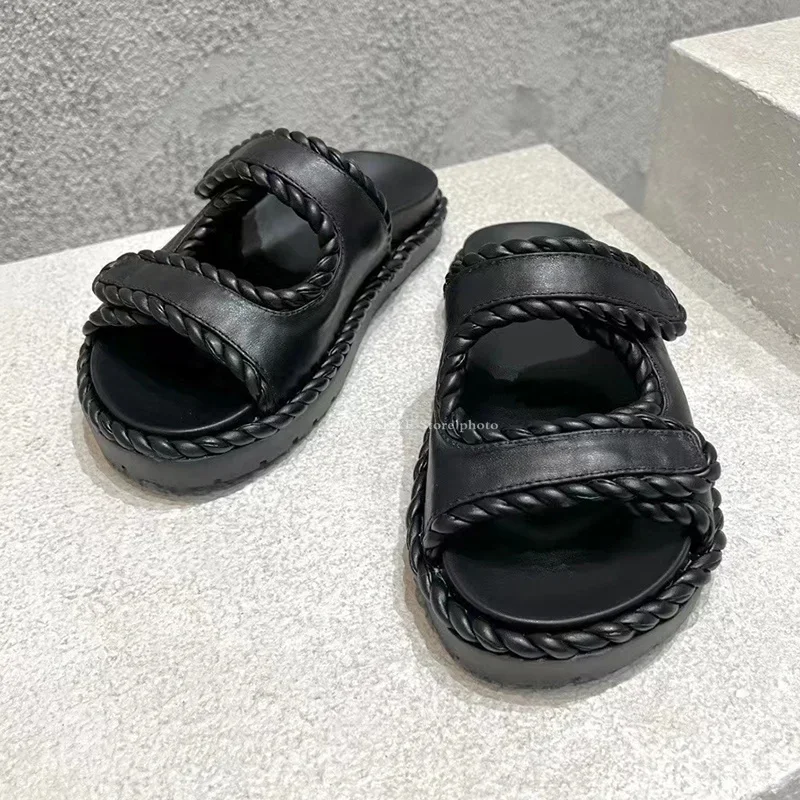 2024 Summer Thick Sole Women's Black Shoes Street Fashion Leisure Vacation Simple Open Toe Flat Sandals Beach Slippers
2024 Summer Thick Sole Women's Black Shoes Street Fashion Leisure Vacation Simple Open Toe Flat Sandals Beach Slippers
