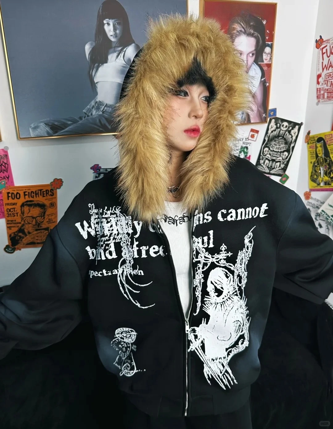 2026 Spring Gothic Punk Harajuku Y2k Fur Hooded Coat Grunge Aesthetics Print Jacket Zipper Emo Outerwear 2000s Retro Tops
2026 Spring Gothic Punk Harajuku Y2k Fur Hooded Coat Grunge Aesthetics Print Jacket Zipper Emo Outerwear 2000s Retro Tops
