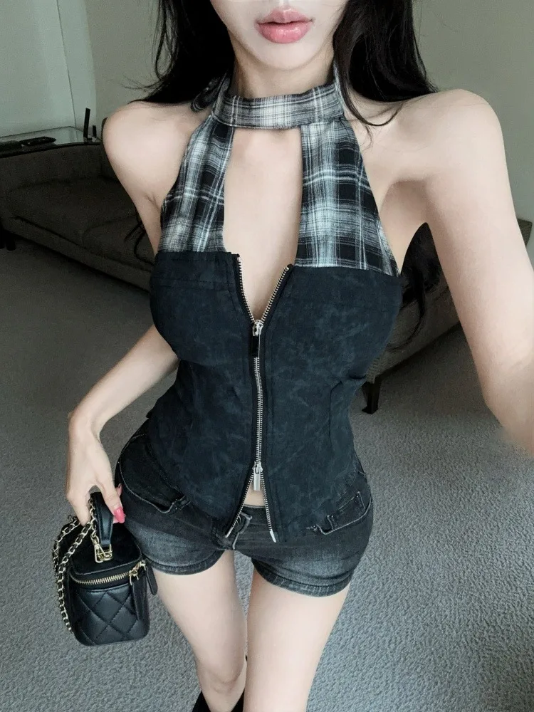 Hong Kong Style Spicy Girl Plaid Patchwork Neck Hanging Strap Vest Women Summer American Double Zipper Sexy Backless Elegant Top
Hong Kong Style Spicy Girl Plaid Patchwork Neck Hanging Strap Vest Women Summer American Double Zipper Sexy Backless Elegant Top
