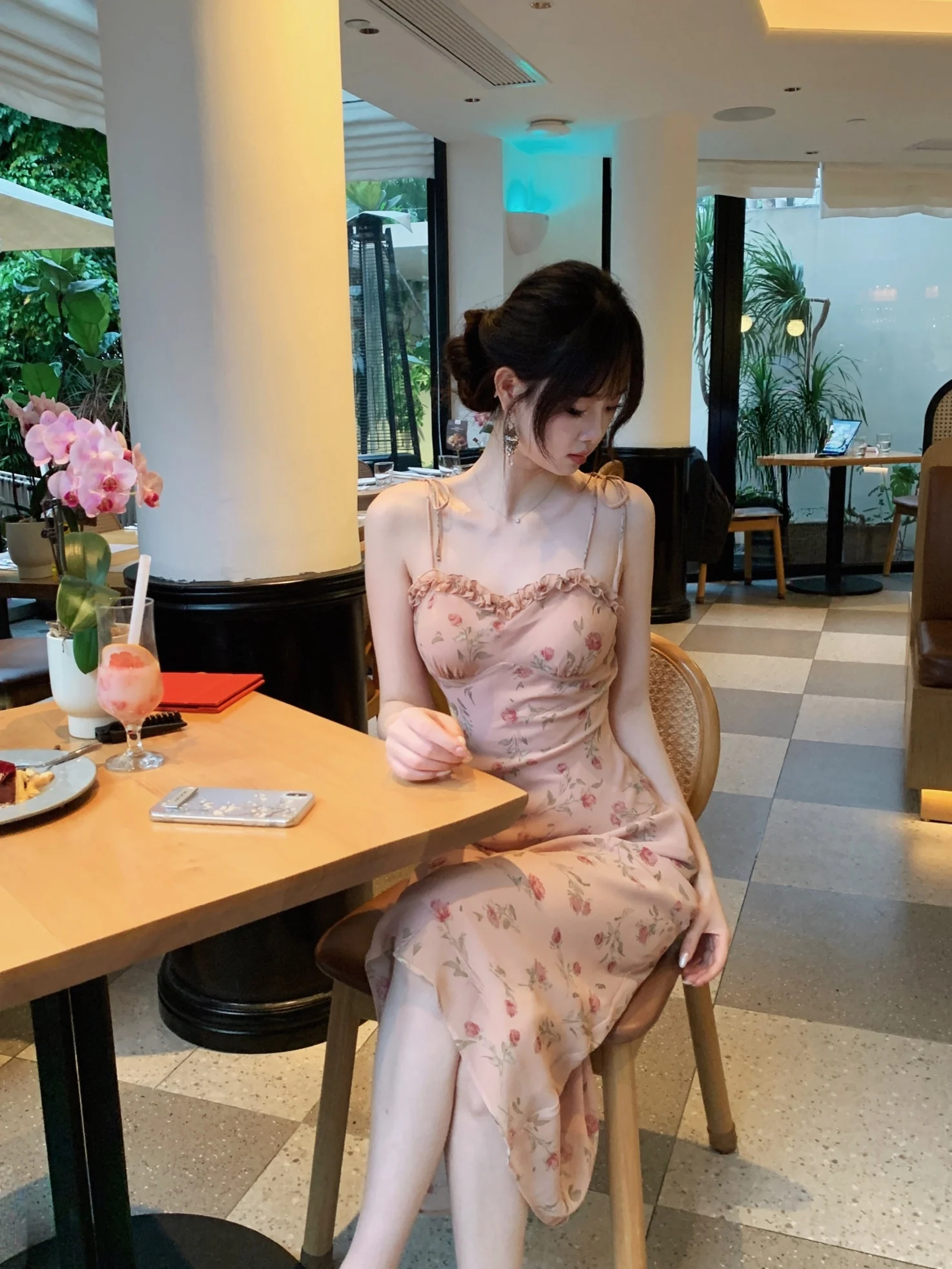 Changmi Honey Dry Rose Sexy Women's Soft Girl Pure Desire Slimming Strap Dress High Waist A-Line Skirt No Sleeve Summer Dress
Changmi Honey Dry Rose Sexy Women's Soft Girl Pure Desire Slimming Strap Dress High Waist A-Line Skirt No Sleeve Summer Dress
