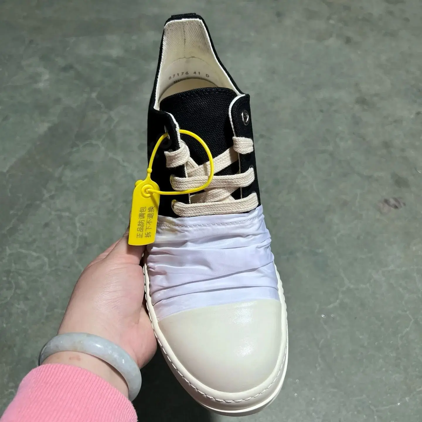 Ricks Genious Black Canvas Low Top Shoes Owens Quality Men Shoe Lace Up Women Sneaker Casual Owens Design Geobasket Sneakers
Ricks Genious Black Canvas Low Top Shoes Owens Quality Men Shoe Lace Up Women Sneaker Casual Owens Design Geobasket Sneakers