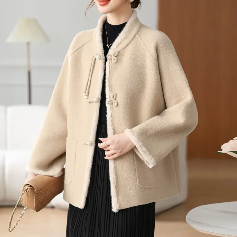 New Fashion Woolen Coat Women Autumn And Winter V-Neck Long Sleeves Tops Middle-Aged Mom Wool Jacket Female Loose Overcoat T1643
New Fashion Woolen Coat Women Autumn And Winter V-Neck Long Sleeves Tops Middle-Aged Mom Wool Jacket Female Loose Overcoat T1643
