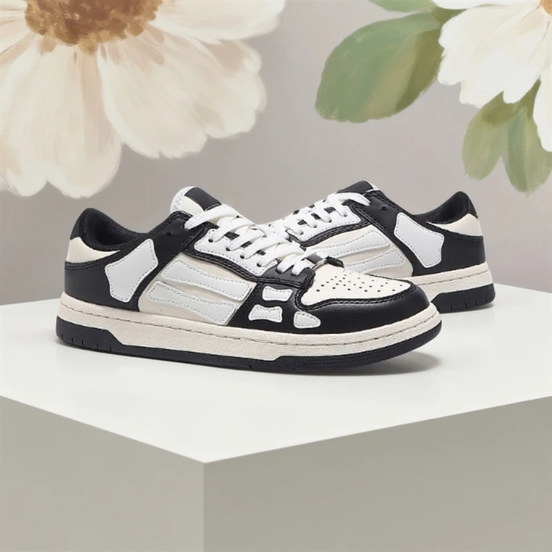 Classic men's and women's shoes White and black contrast casual bone-pattern sneakers
Classic men's and women's shoes White and black contrast casual bone-pattern sneakers