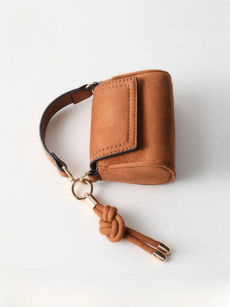 H&M Summer 2026 Ladies Bag 1330029 Fashionable Compact Purse Women's Handbag Stylish Accessory for Ladies
H&M Summer 2026 Ladies Bag 1330029 Fashionable Compact Purse Women's Handbag Stylish Accessory for Ladies