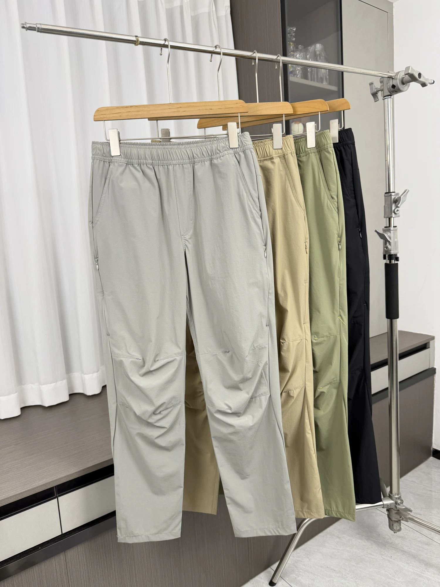 Outdoor Men's Lightweight Quick Dry Fashion Sports Casual Pants Breathable Straight Leg Pants mid Waist Casual Style
Outdoor Men's Lightweight Quick Dry Fashion Sports Casual Pants Breathable Straight Leg Pants mid Waist Casual Style