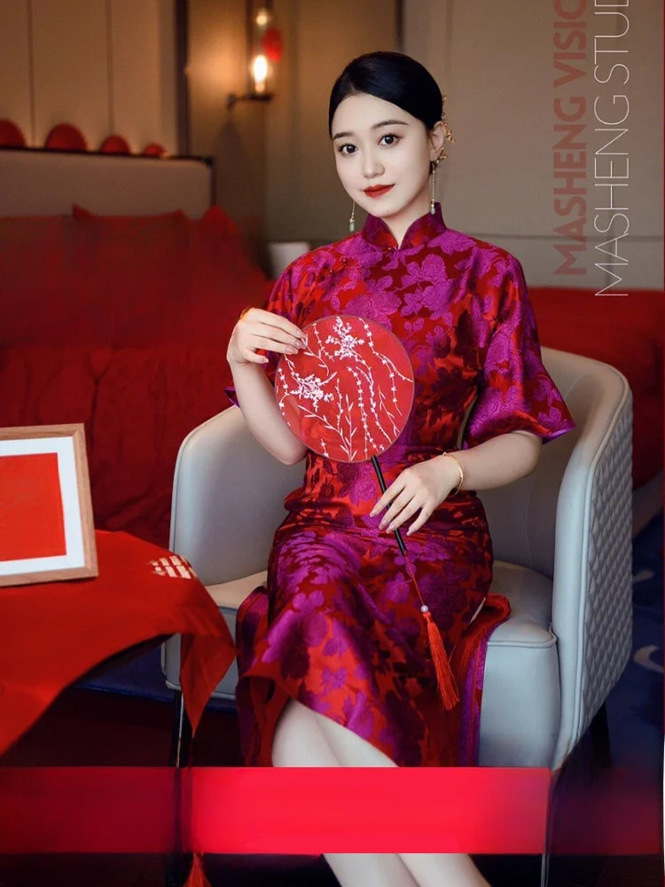 Новое китайское вечернее платье-ципао ручной работы свободного кроя с длинными рукавами для свадьбы и новогодних торжеств
Новое китайское вечернее платье-ципао ручной работы свободного кроя с длинными рукавами для свадьбы и новогодних торжеств