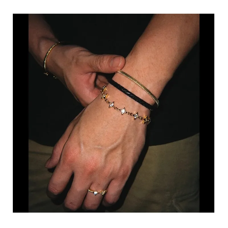 Medieval Style Point Diamond Four-star Bracelet Bracelet, Gold-plated Color, Personalized Trend, High Value, Stacked Design Jewe
Medieval Style Point Diamond Four-star Bracelet Bracelet, Gold-plated Color, Personalized Trend, High Value, Stacked Design Jewe