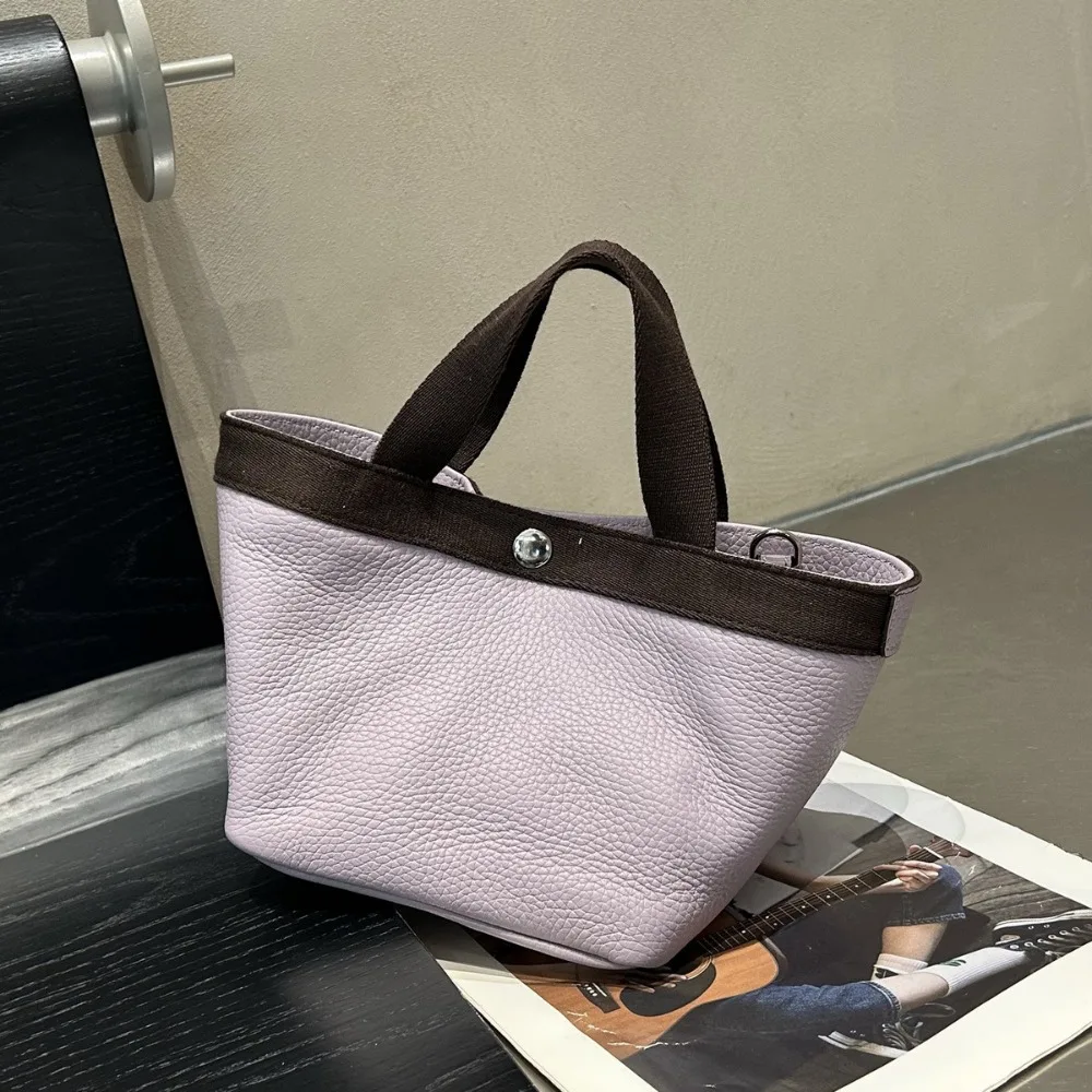 The 2026 New Niche Casual Simple Commuter Bag Has A Unique Texture, Fashion, Versatility, and High-end Elegance Classic
The 2026 New Niche Casual Simple Commuter Bag Has A Unique Texture, Fashion, Versatility, and High-end Elegance Classic