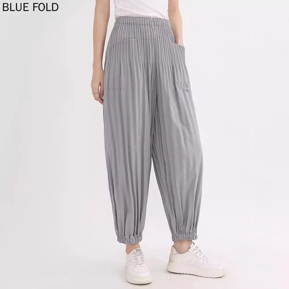MIYAKE Pleated Overalls for Women New Styles for Autumn Fashionable Casual and Versatile Elastic Waist Slimming Harem Pants
MIYAKE Pleated Overalls for Women New Styles for Autumn Fashionable Casual and Versatile Elastic Waist Slimming Harem Pants