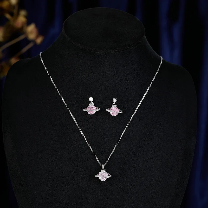 New Saturn Pendant Necklace Earrings Jewelry Set Light Luxury Versatile Exquisite Planet High-end Clavicle Neck Chain
New Saturn Pendant Necklace Earrings Jewelry Set Light Luxury Versatile Exquisite Planet High-end Clavicle Neck Chain