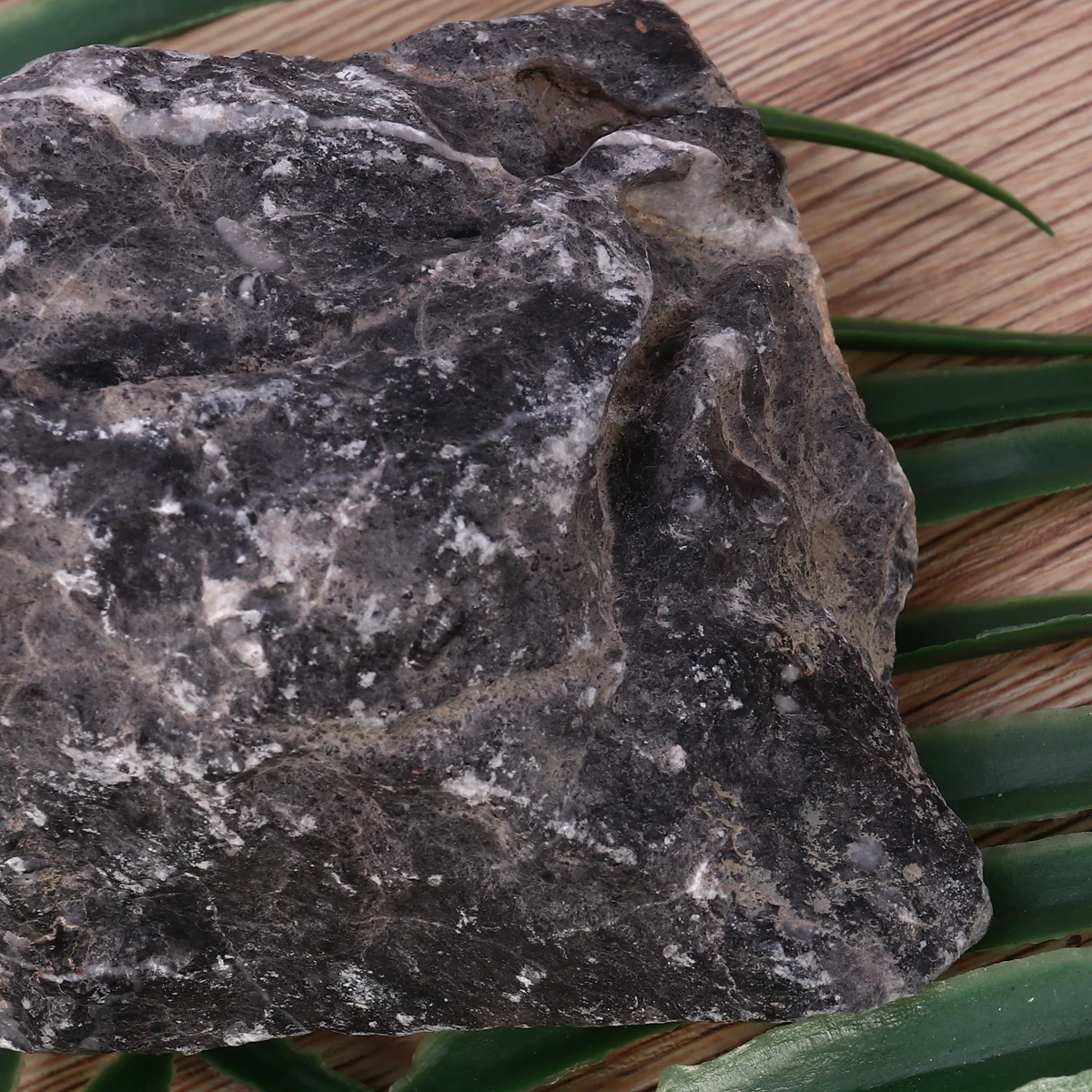 Seiryu- Aquarium Decor Fish Seiryu- Stone Tank Aquarium Seiryu- Stone Landscaping Durable Natural Garden Supplies 
Seiryu- Aquarium Decor Fish Seiryu- Stone Tank Aquarium Seiryu- Stone Landscaping Durable Natural Garden Supplies