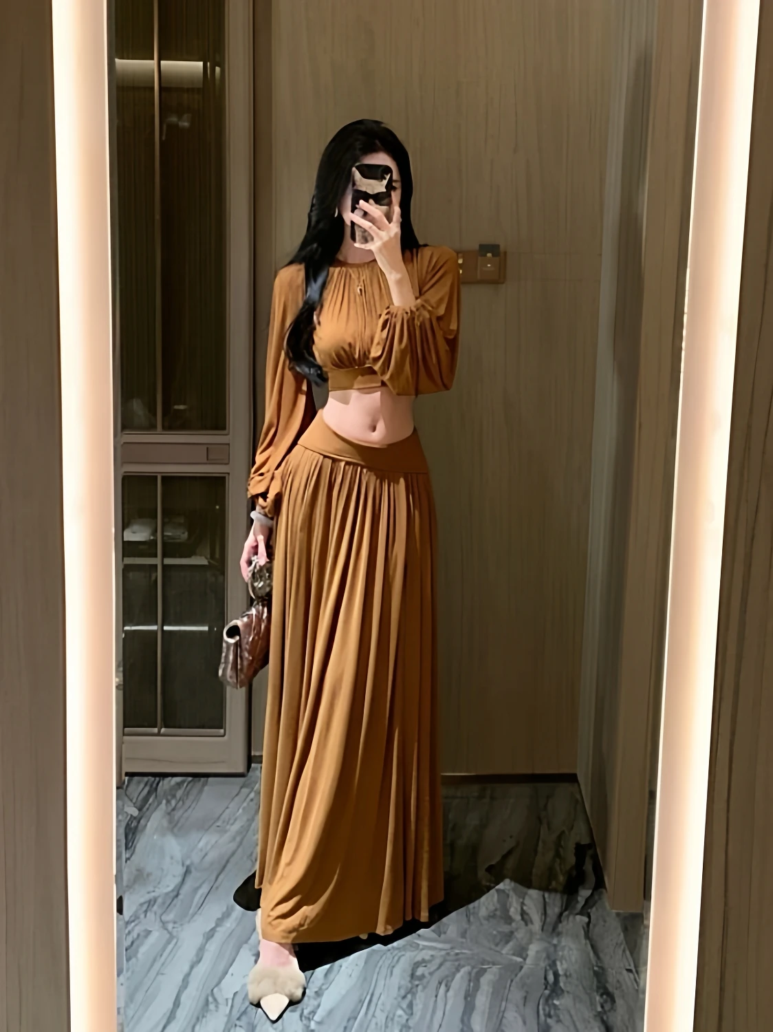 Slimming Long Sleeve Top And High Waist Midi Skirt Two Piece Set for Island Vacation Women's Fashion Ensemble Draping Style
Slimming Long Sleeve Top And High Waist Midi Skirt Two Piece Set for Island Vacation Women's Fashion Ensemble Draping Style