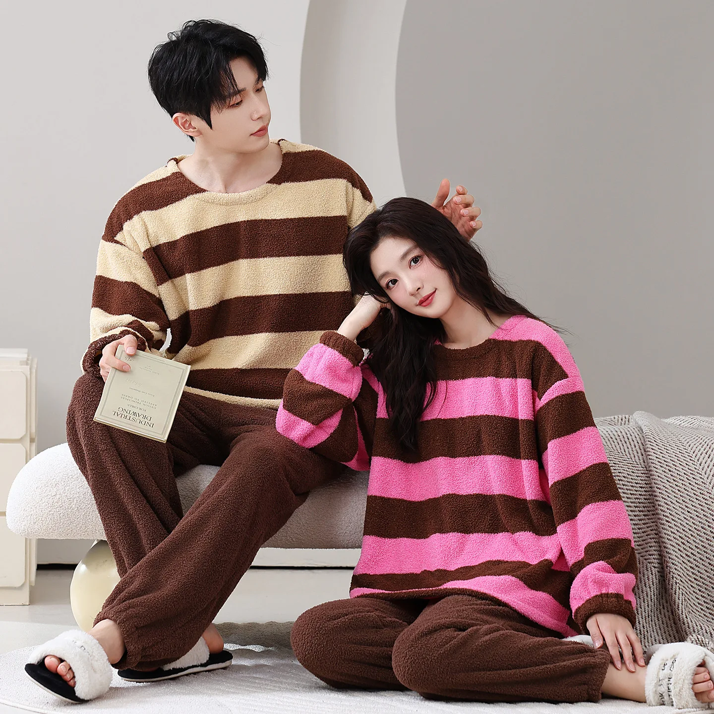 Thickened Half Flannel Winter Warm Couples Pajamas Home Clothes Set Men's Long Sleeve Long Pants Home Leisure Wear Outdoor
Thickened Half Flannel Winter Warm Couples Pajamas Home Clothes Set Men's Long Sleeve Long Pants Home Leisure Wear Outdoor