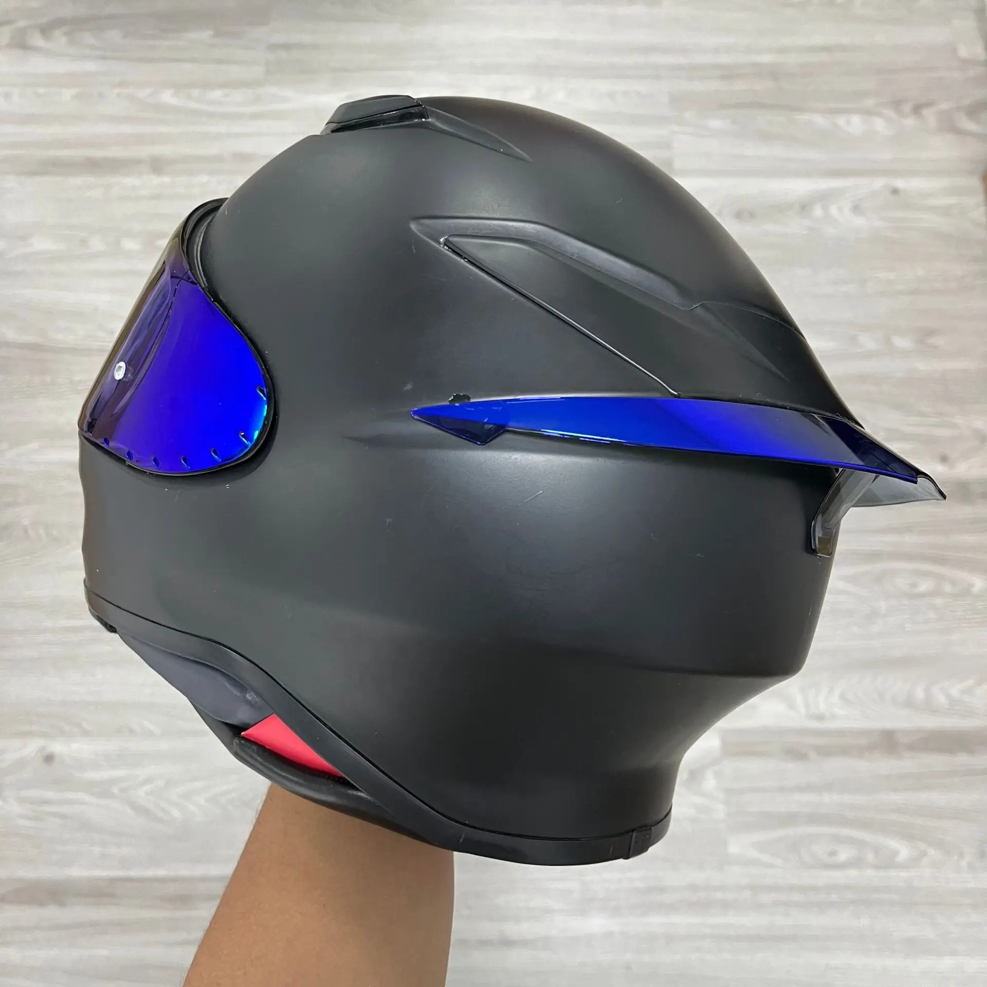 Z8 Helmet Small Tail Spoiler Is Suitable for Shoei Z8 Tail Electroplating Motorcycle Helmet Accessories Modification
Z8 Helmet Small Tail Spoiler Is Suitable for Shoei Z8 Tail Electroplating Motorcycle Helmet Accessories Modification