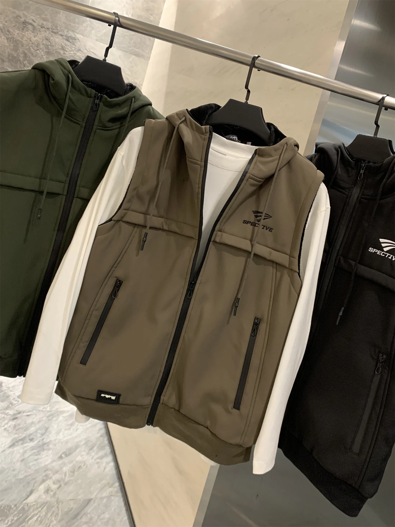 Thiened Fce Men's Autumn Winter Waterproof Outdoor Vest Jaet Trendy Hooded Woven Youth Casual Zipper Closure Color
Thiened Fce Men's Autumn Winter Waterproof Outdoor Vest Jaet Trendy Hooded Woven Youth Casual Zipper Closure Color