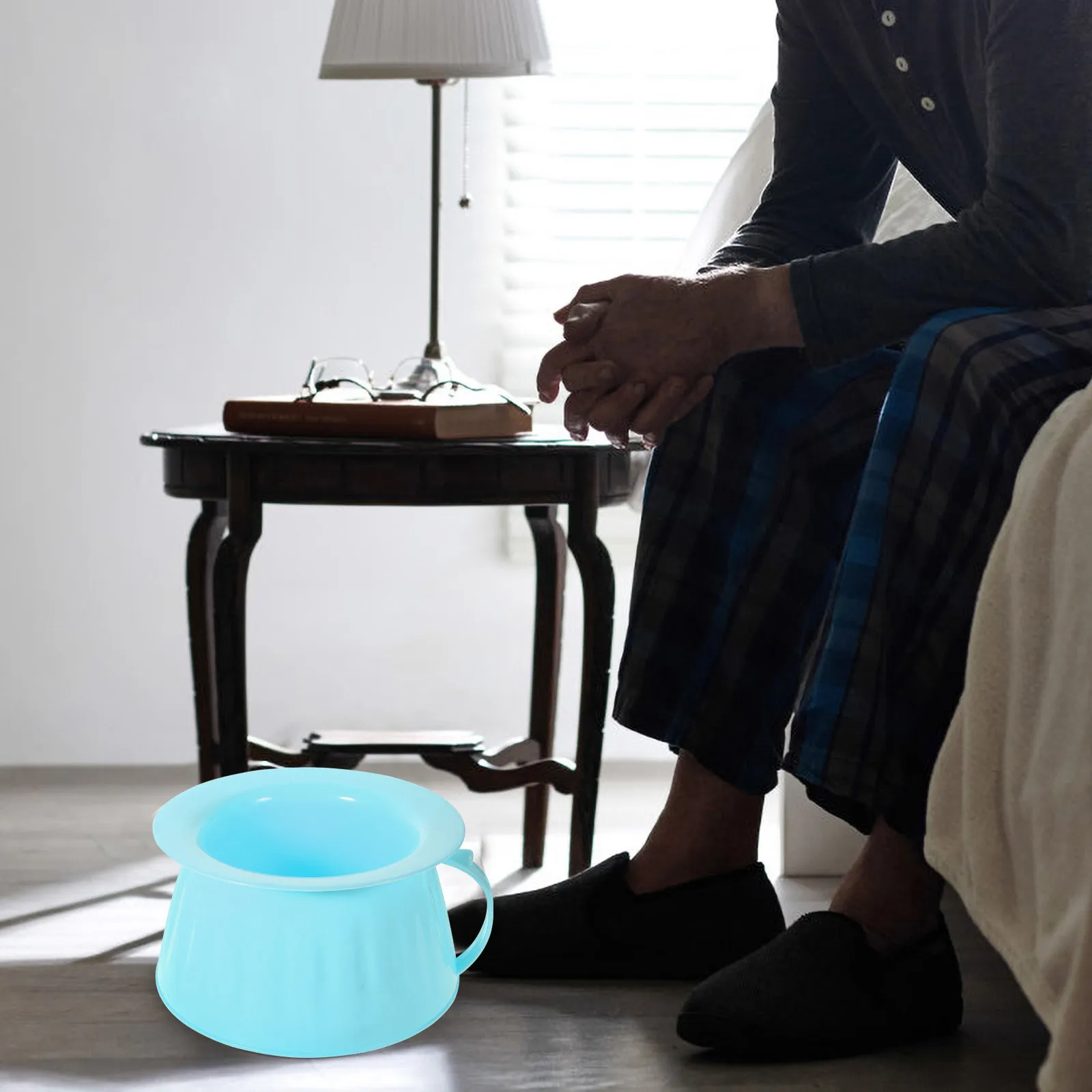 Lightweight Portable Chamber Pot Plastic Spittoon Urine Pot Bedpan Urinal Bucket for Elderly Home Use Plastic Spittoon Urinal
Lightweight Portable Chamber Pot Plastic Spittoon Urine Pot Bedpan Urinal Bucket for Elderly Home Use Plastic Spittoon Urinal
