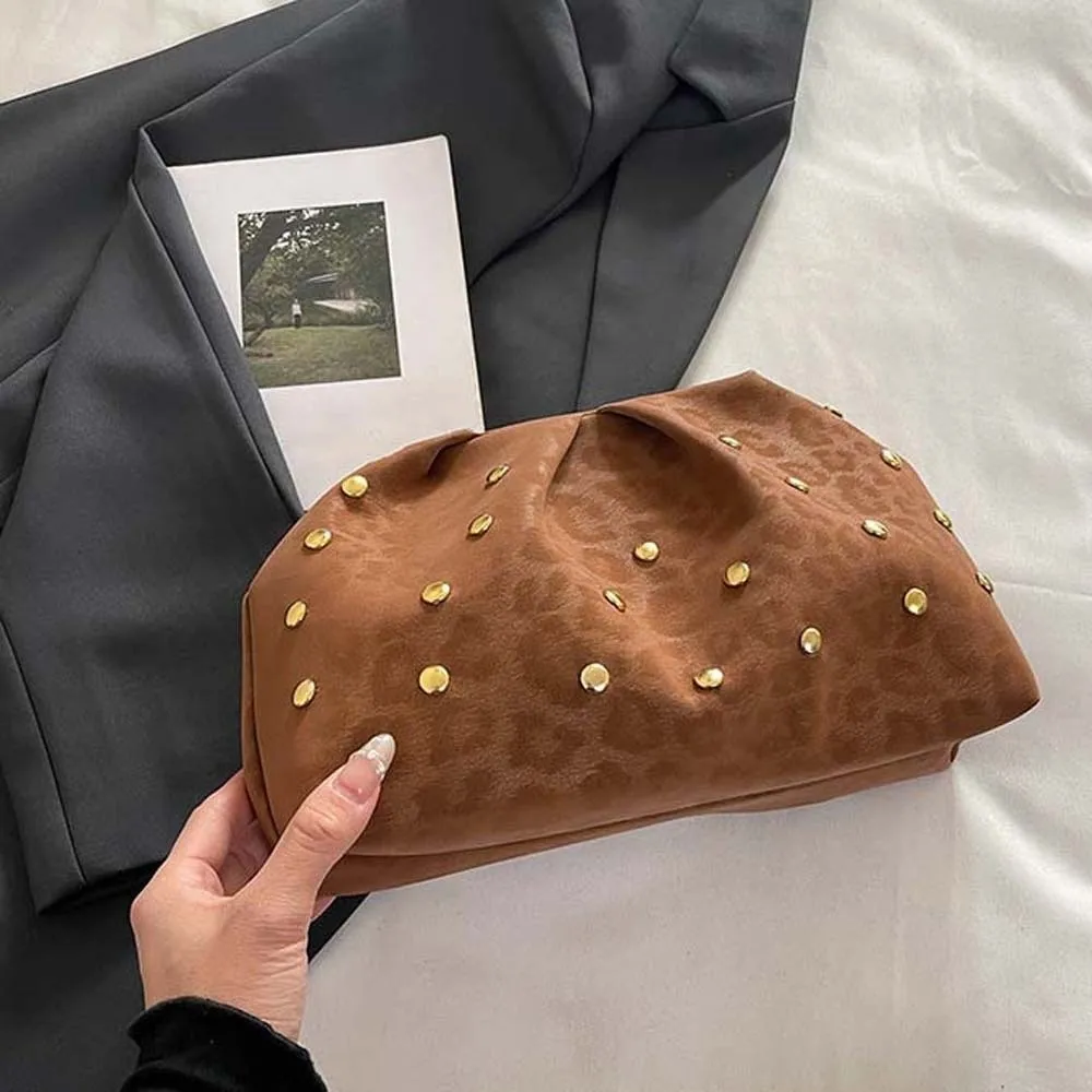 Универсальная матовая сумка-клатч в стиле ретро с магнитной застежкой, плиссированная, с заклепками, с леопардовым принтом, многофункциональная женская сумка-органайзер для телефона
Универсальная матовая сумка-клатч в стиле ретро с магнитной застежкой, плиссированная, с заклепками, с леопардовым принтом, многофункциональная женская сумка-органайзер для телефона