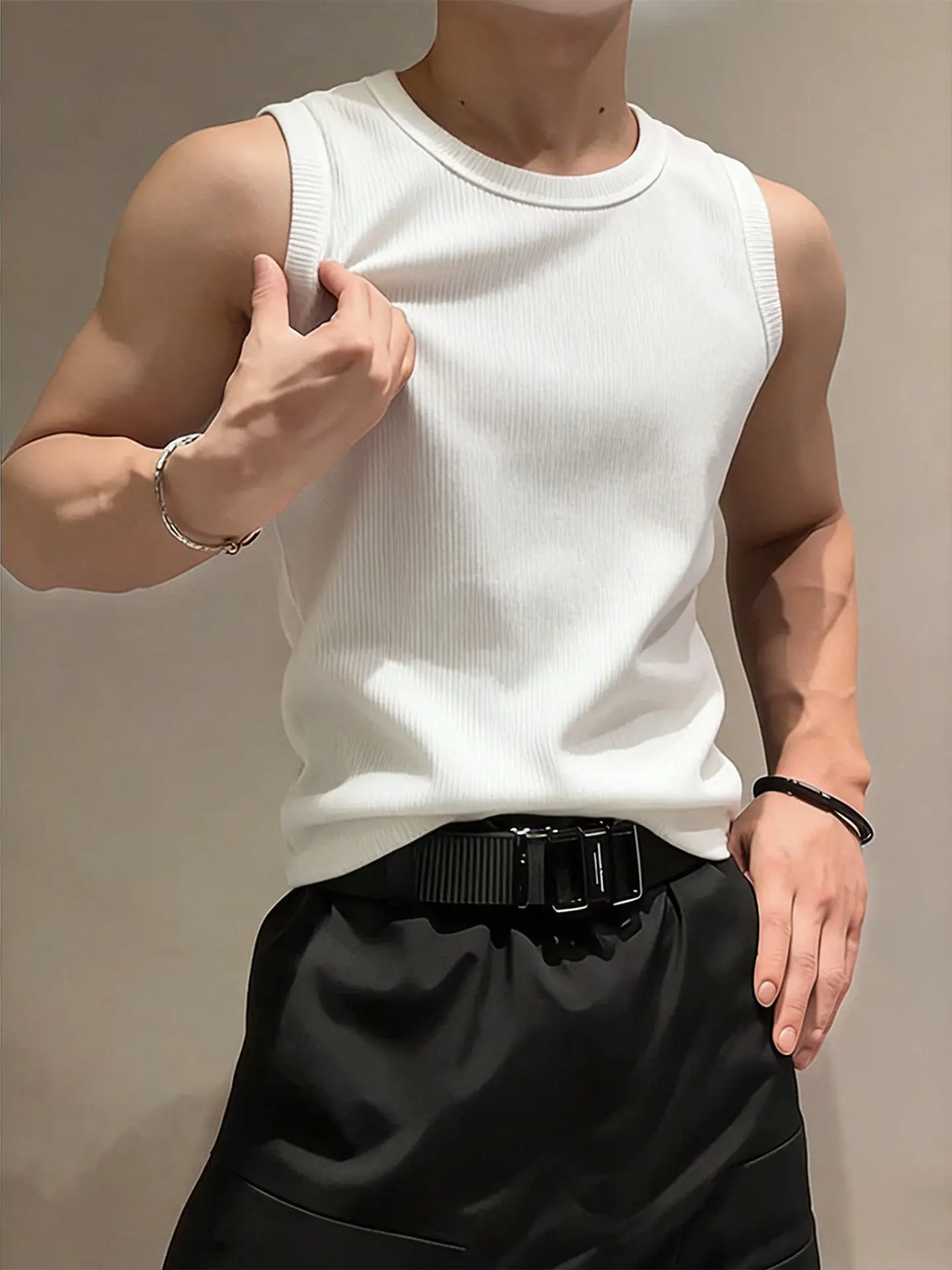 White Ice Silk Slim Fit Fitness Tank Top Men's Sleeveless T-Shirt Sportswear round Neck Casual Summer Base Layer Tank Top
White Ice Silk Slim Fit Fitness Tank Top Men's Sleeveless T-Shirt Sportswear round Neck Casual Summer Base Layer Tank Top