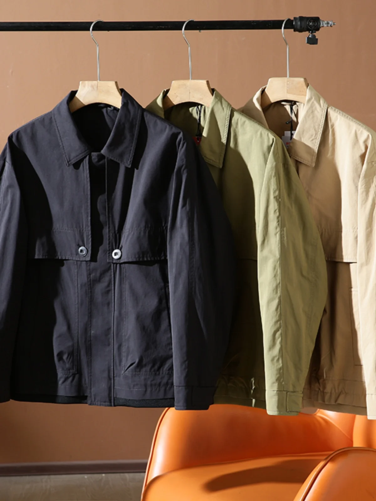 Ограниченная серия, рабочая одежда в стиле ретро, свободная посадка, мужская модная повседневная верхняя одежда с воротником-стойкой, длина све
Ограниченная серия, рабочая одежда в стиле ретро, свободная посадка, мужская модная повседневная верхняя одежда с воротником-стойкой, длина све