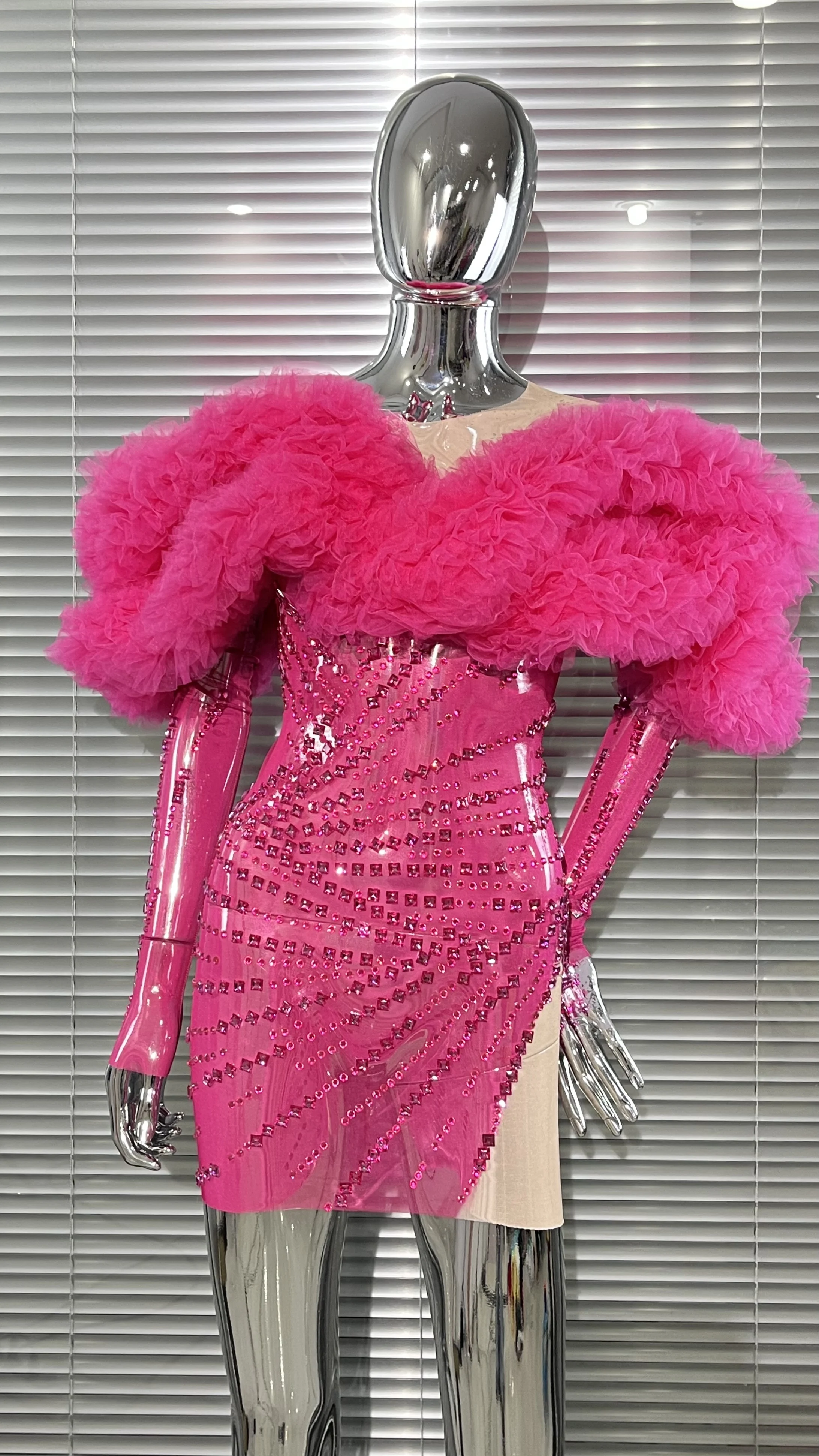 Pink Color Sparkling Diamonds Puffy Off The Shoulder Mesh Sexy Throug Mini Dress Fashion Woman Party Performance Costume
Pink Color Sparkling Diamonds Puffy Off The Shoulder Mesh Sexy Throug Mini Dress Fashion Woman Party Performance Costume