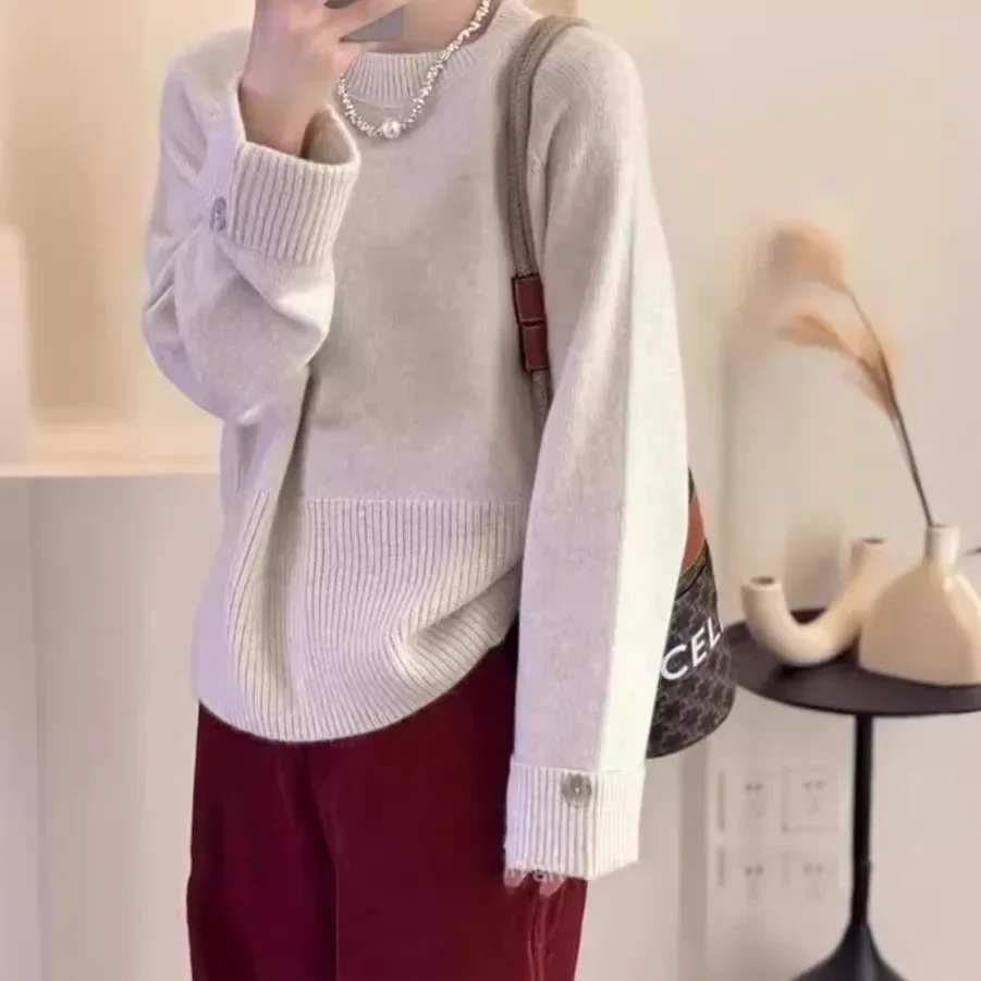Solid Color Pullover Knitted Sweater Top for Women in Autumn and Winter, Round Neck, Button up Sweater
Solid Color Pullover Knitted Sweater Top for Women in Autumn and Winter, Round Neck, Button up Sweater