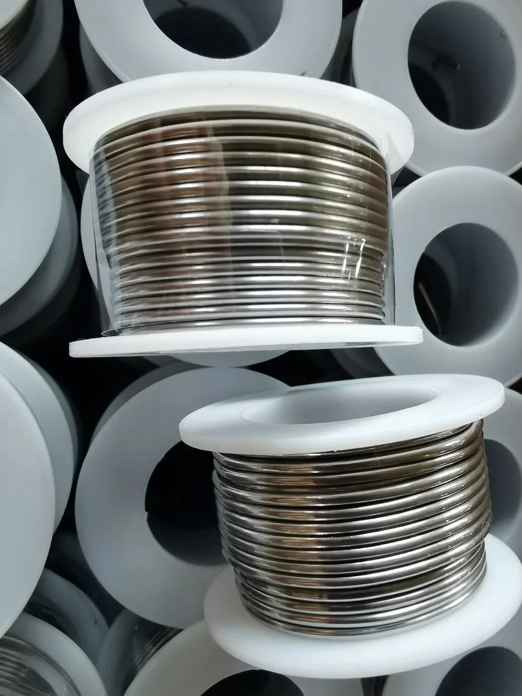 500g Low Temperature Tin Wire Rosin Core Soldering Wire Roll No-Clean Active Solder Wire for Electrical Home DIY
500g Low Temperature Tin Wire Rosin Core Soldering Wire Roll No-Clean Active Solder Wire for Electrical Home DIY