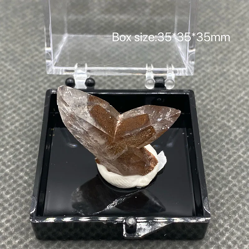 Natural swallowtail twin crystals are very rare and good specimens +Box size 35*35*35 mm
Natural swallowtail twin crystals are very rare and good specimens +Box size 35*35*35 mm