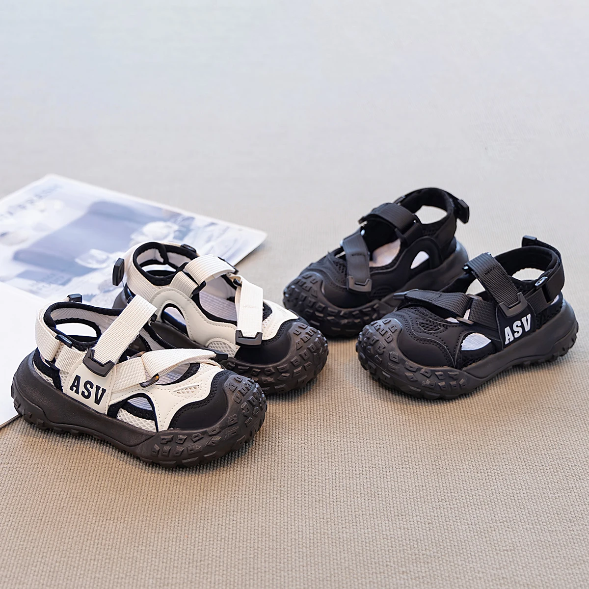 Kids Sports Sandals for Boys Girls 2025 Summer Non-slip Sole Toddler Beach Shoes Lightweight Versatile Chic School Casual Wear
Kids Sports Sandals for Boys Girls 2025 Summer Non-slip Sole Toddler Beach Shoes Lightweight Versatile Chic School Casual Wear