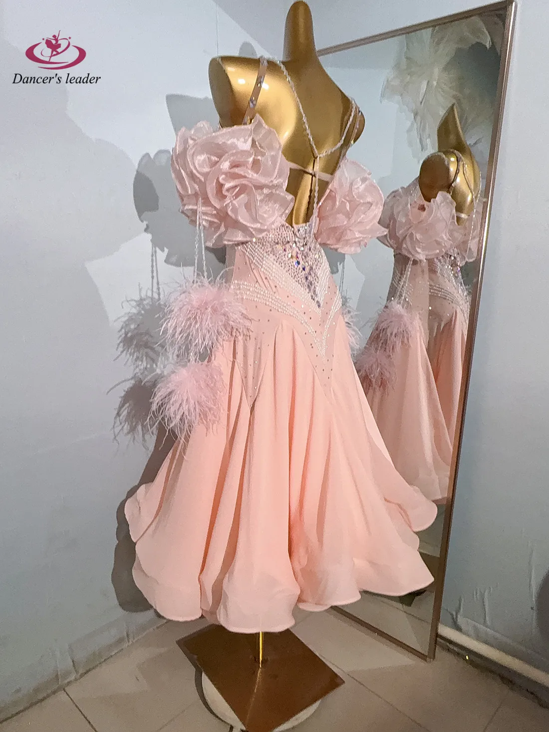 Костюм для латинских танцев, горный хрусталь, высококачественное современное платье по индивидуальному заказу для женщин, взрослых и детей, платье для выступлений самбы
Костюм для латинских танцев, горный хрусталь, высококачественное современное платье по индивидуальному заказу для женщин, взрослых и детей, платье для выступлений самбы