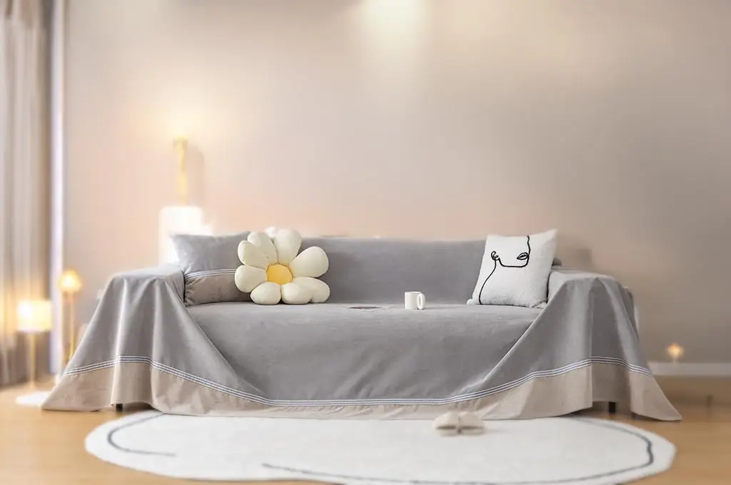 Pet-Friendly Sofa Cover: Waterproof, Anti-Slip, Scratch-Resistant, Fits Most Couches (XX-Large 78"x133")
Pet-Friendly Sofa Cover: Waterproof, Anti-Slip, Scratch-Resistant, Fits Most Couches (XX-Large 78"x133")