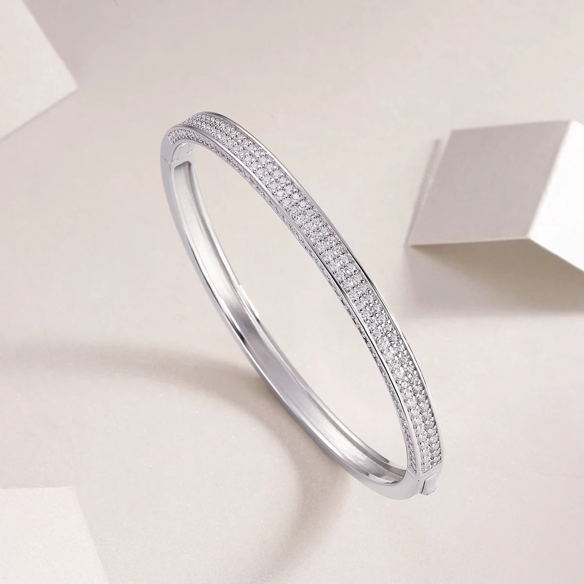JIUZUAN 1.5MM Full Moissanite Bangle Bracelets For Women S925 Silver Lab Diamond Sparkling Spring Buckle Bracelets Jewelry Gifts
JIUZUAN 1.5MM Full Moissanite Bangle Bracelets For Women S925 Silver Lab Diamond Sparkling Spring Buckle Bracelets Jewelry Gifts