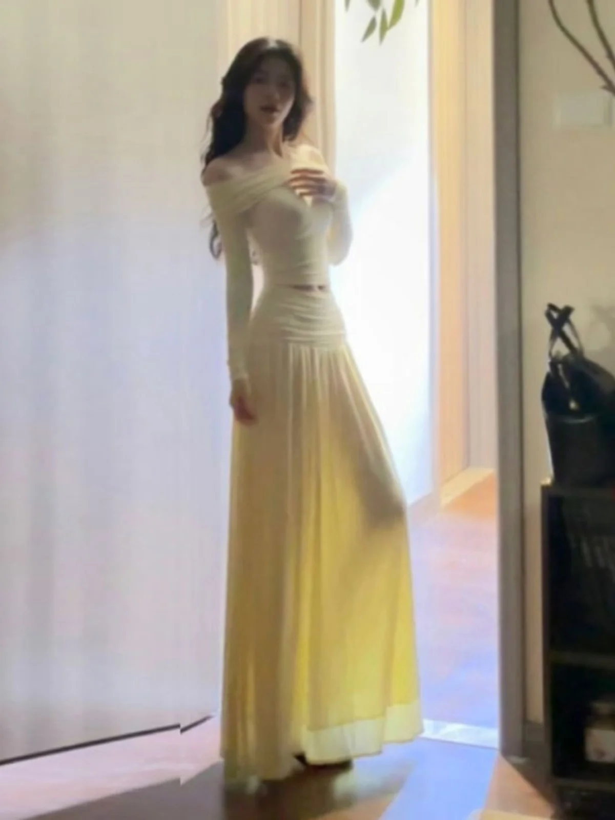 Spring 2026 Elegant Vacation Style Off-Shoulder Top And Midi Skirt Two-Piece Set Comfortable Cotton Long Sleeve One-Shoulder
Spring 2026 Elegant Vacation Style Off-Shoulder Top And Midi Skirt Two-Piece Set Comfortable Cotton Long Sleeve One-Shoulder