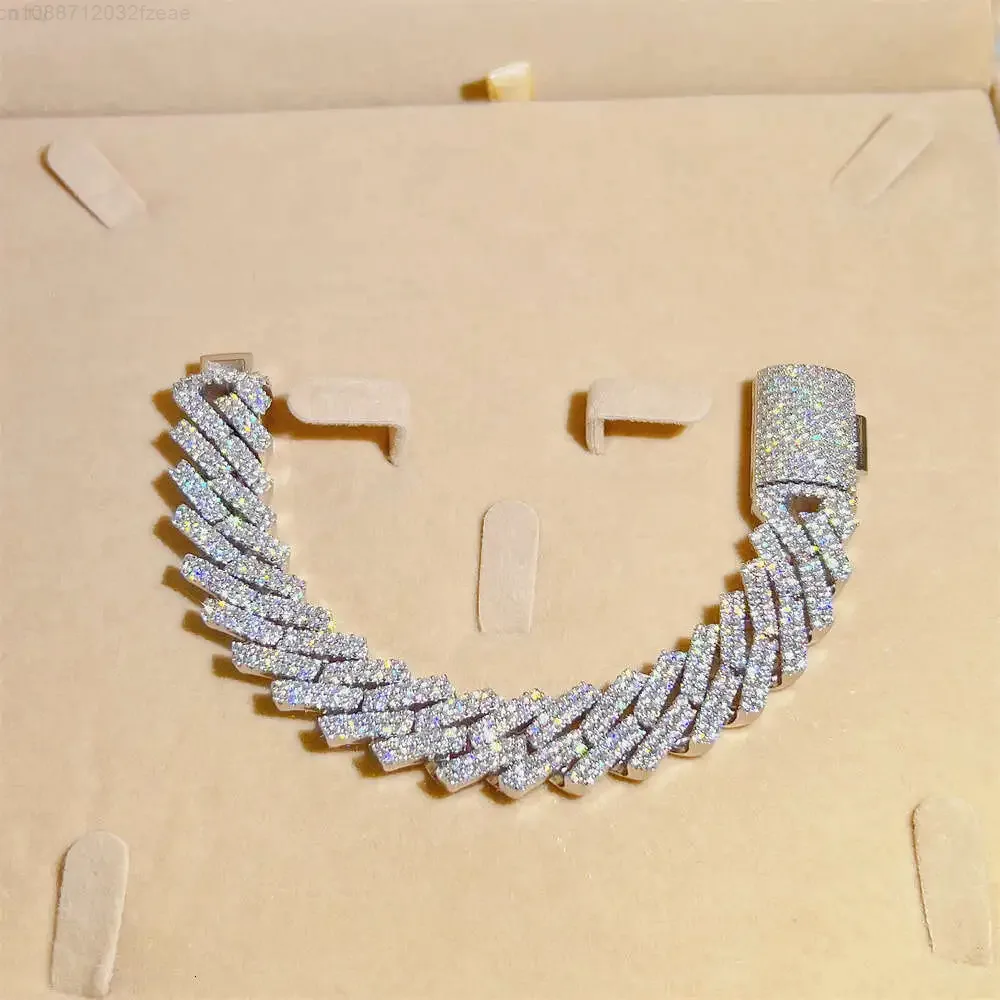 Pass Diamond Tester Fully Iced Solid Custom Lock 15mm Moissanite Custom Cuban Bracelet Chain
Pass Diamond Tester Fully Iced Solid Custom Lock 15mm Moissanite Custom Cuban Bracelet Chain