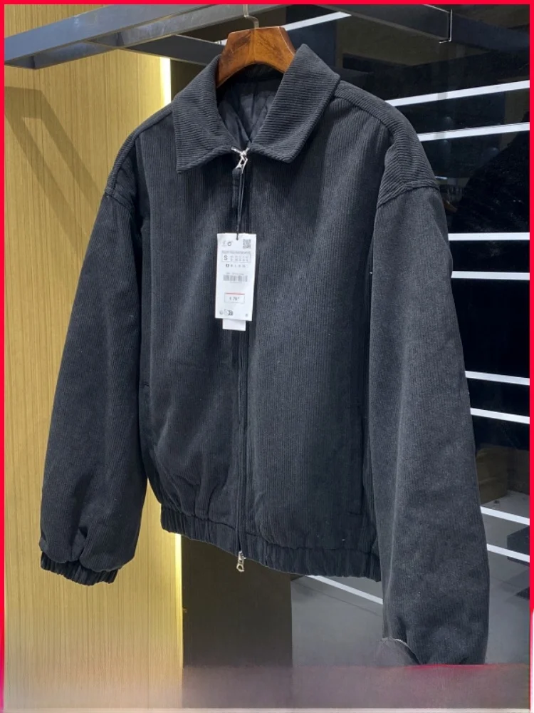 Retro American Sle Corduroy Jaet Thiened Casual Cotton Coat for Men Loose Fit Warm Winter Outerwear Zipper Decoration
Retro American Sle Corduroy Jaet Thiened Casual Cotton Coat for Men Loose Fit Warm Winter Outerwear Zipper Decoration