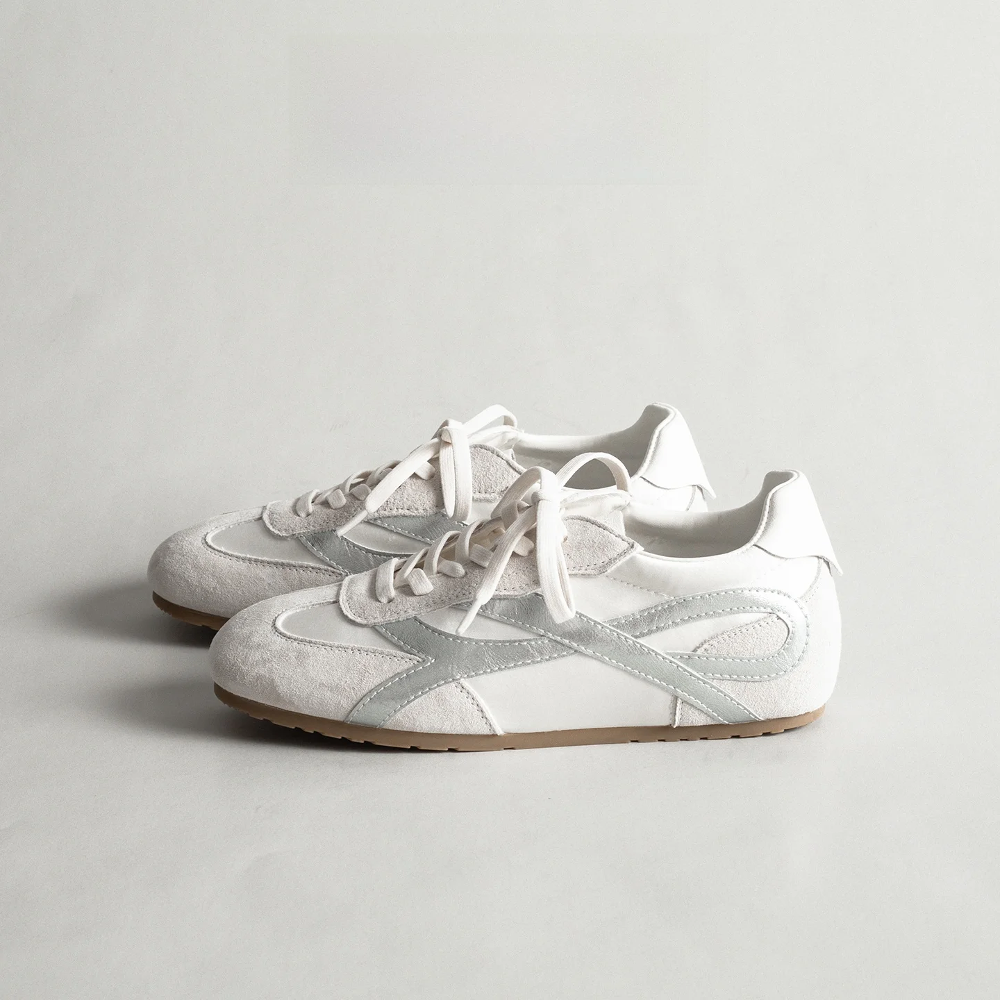 Hong Kong Thick Bottom round Toe Heightening De Xin Shoes 2025 Spring Summer New Versatile Small Size Casual All-Match Sports...
Hong Kong Thick Bottom round Toe Heightening De Xin Shoes 2025 Spring Summer New Versatile Small Size Casual All-Match Sports...