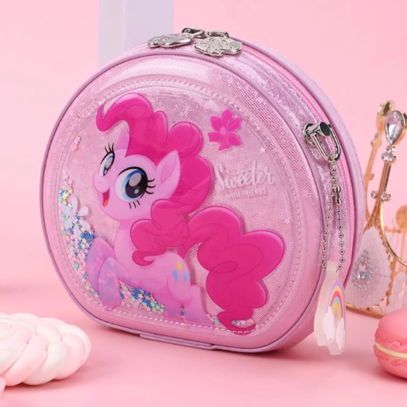 Анимация, серия «Мой маленький пони», сумка с зыбучим песком, сумка с героями мультфильмов, милый пирог Pinkie, портативная детская сумка мечты, подарки на день рождения
Анимация, серия «Мой маленький пони», сумка с зыбучим песком, сумка с героями мультфильмов, милый пирог Pinkie, портативная детская сумка мечты, подарки на день рождения