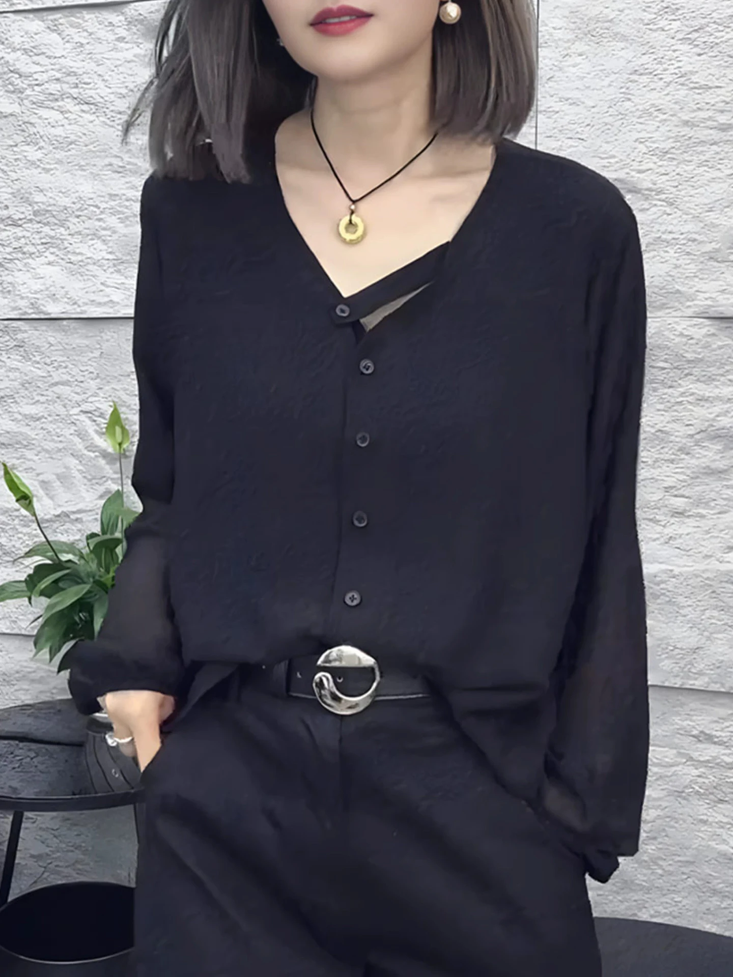 Модный летний повседневный топ-слим с V-образным вырезом и одной пуговицей для женщин
Модный летний повседневный топ-слим с V-образным вырезом и одной пуговицей для женщин