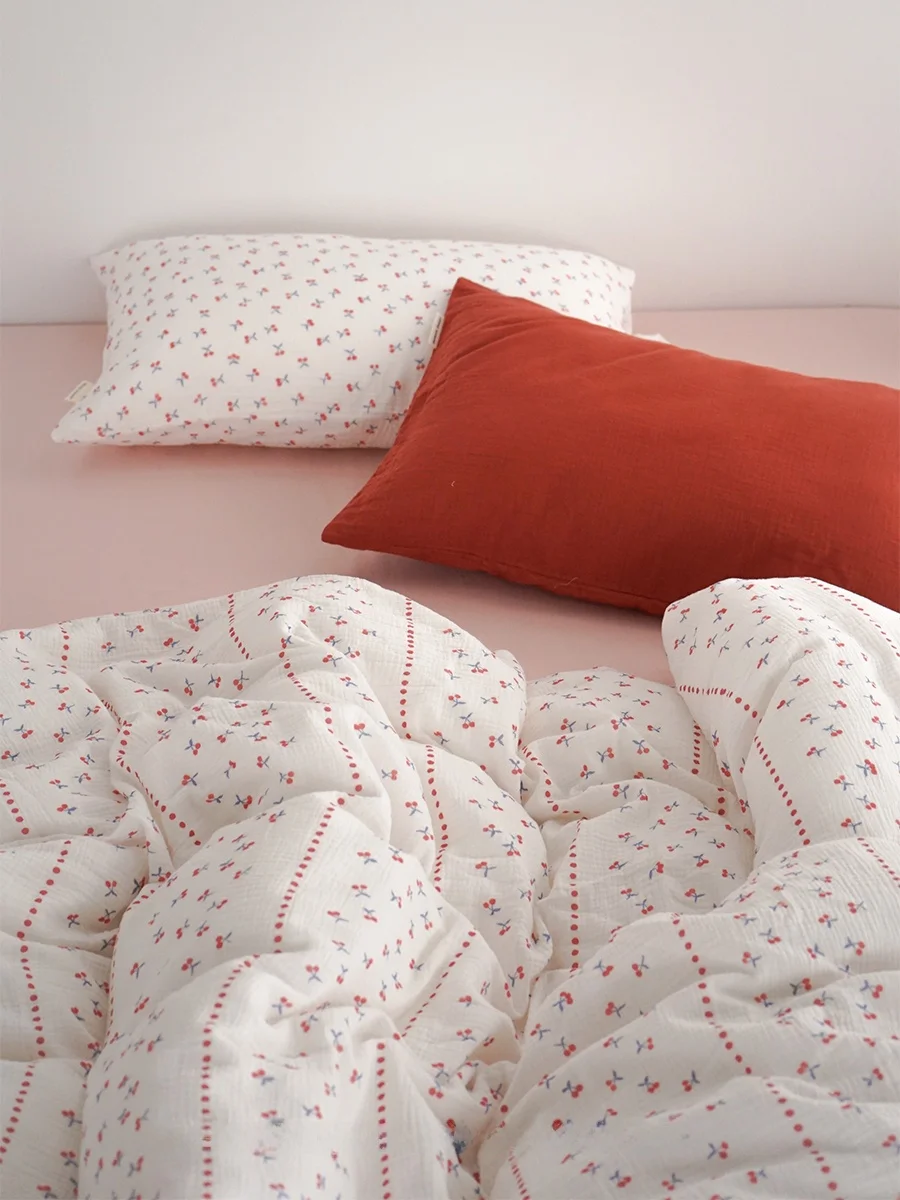 Skin-friendly Double-layered Cherry Print Bedding Set Z Korean Sle Four-piece eet And Duvet Cover Fre And l
Skin-friendly Double-layered Cherry Print Bedding Set Z Korean Sle Four-piece eet And Duvet Cover Fre And l