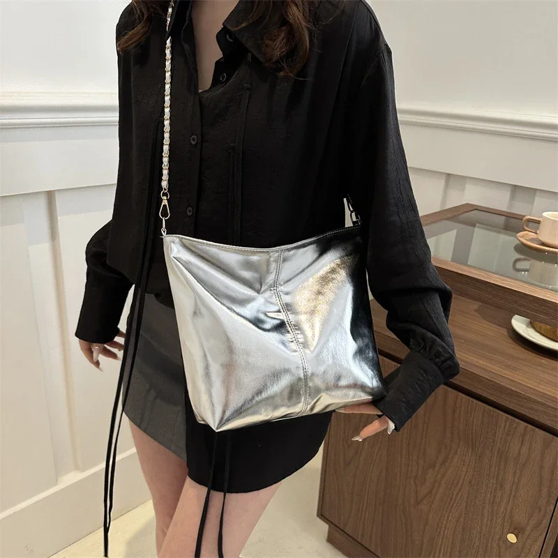 Сумки из искусственной кожи, блестящие повседневные женские сумки на плечо для девочек, глянцевые сумки-тоут для женщин, модная сумка для покупок большой вместительности
Сумки из искусственной кожи, блестящие повседневные женские сумки на плечо для девочек, глянцевые сумки-тоут для женщин, модная сумка для покупок большой вместительности