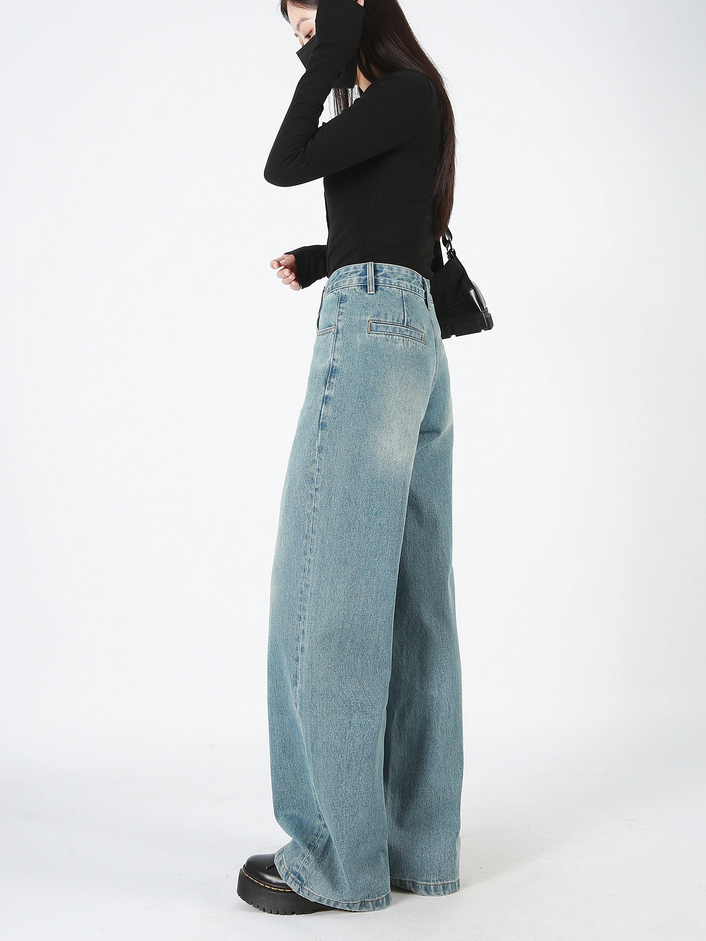 Жесткие свободные джинсы с высокой талией и широкими штанинами Голубые удобные винтажные американские повседневные джинсовые брюки длиной до пола для женщин
Жесткие свободные джинсы с высокой талией и широкими штанинами Голубые удобные винтажные американские повседневные джинсовые брюки длиной до пола для женщин