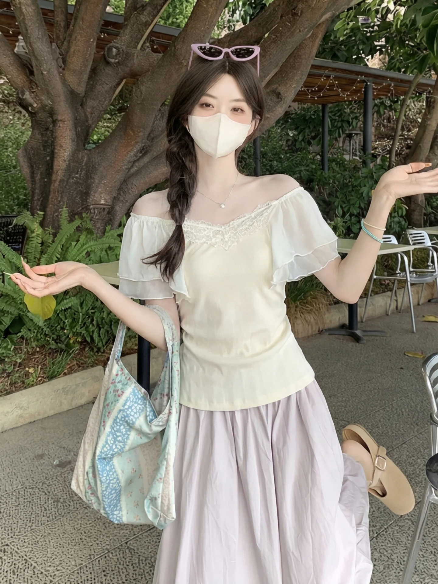 Elegant Lace Splice Bell Sleeve V-Neck Shirt Women Summer High-End Slimming Waist-Cinching Romantic Style French Style Shirt
Elegant Lace Splice Bell Sleeve V-Neck Shirt Women Summer High-End Slimming Waist-Cinching Romantic Style French Style Shirt