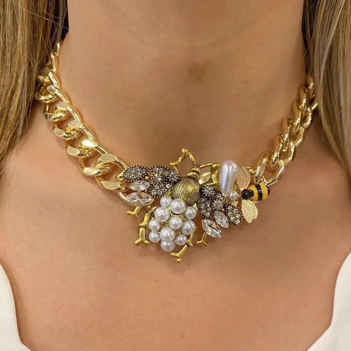 Vintage Distressed Cuban Chain Necklace Colorful Zircon Bee Grape Pendant Elegant Female Daily Party Jewelry Accessories
Vintage Distressed Cuban Chain Necklace Colorful Zircon Bee Grape Pendant Elegant Female Daily Party Jewelry Accessories