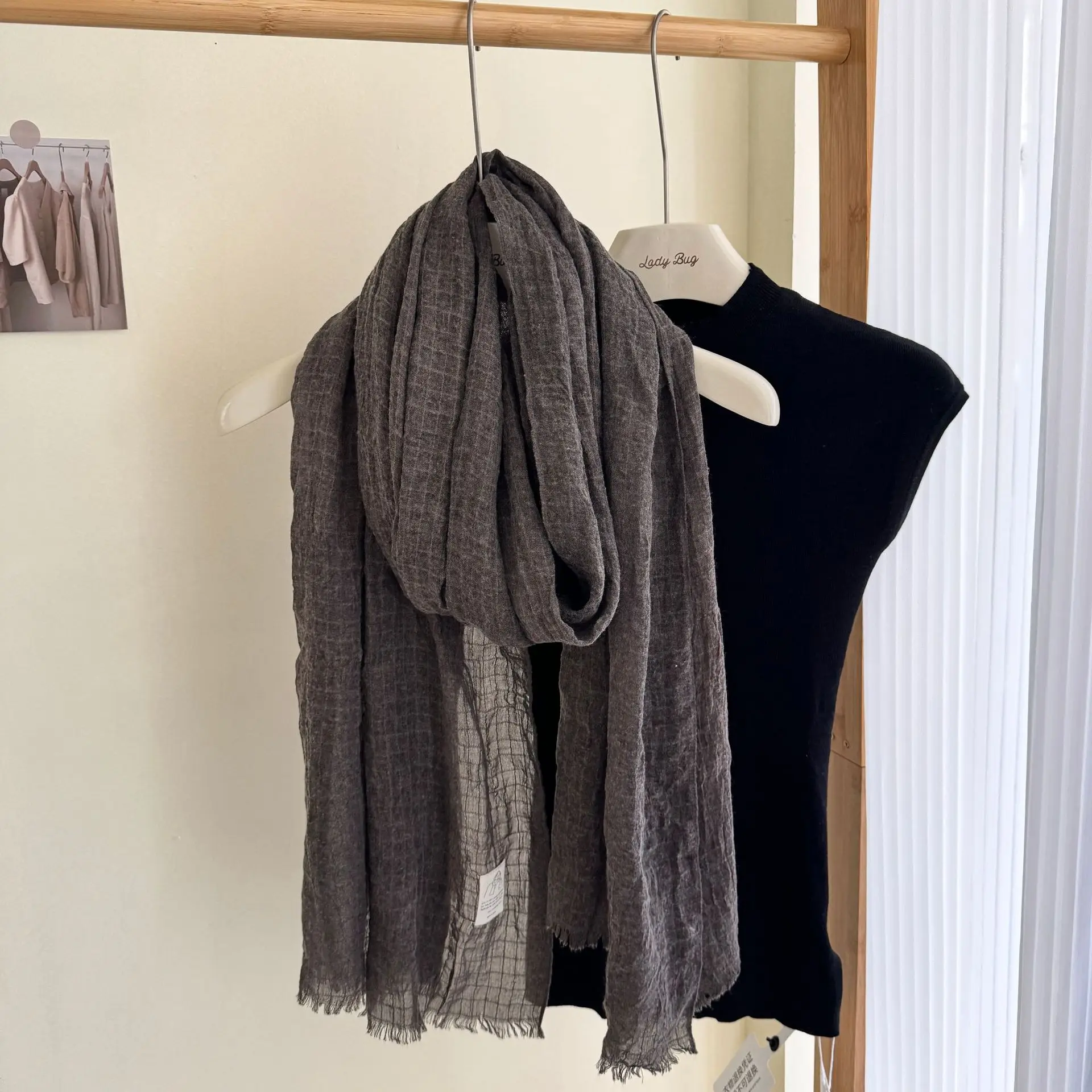 Waffle Textured Cotton Linen Scarf, Solid Color Pleated Thin Shawl, Long Breathable Wrap for Spring Autumn Winter Daily Wear
Waffle Textured Cotton Linen Scarf, Solid Color Pleated Thin Shawl, Long Breathable Wrap for Spring Autumn Winter Daily Wear