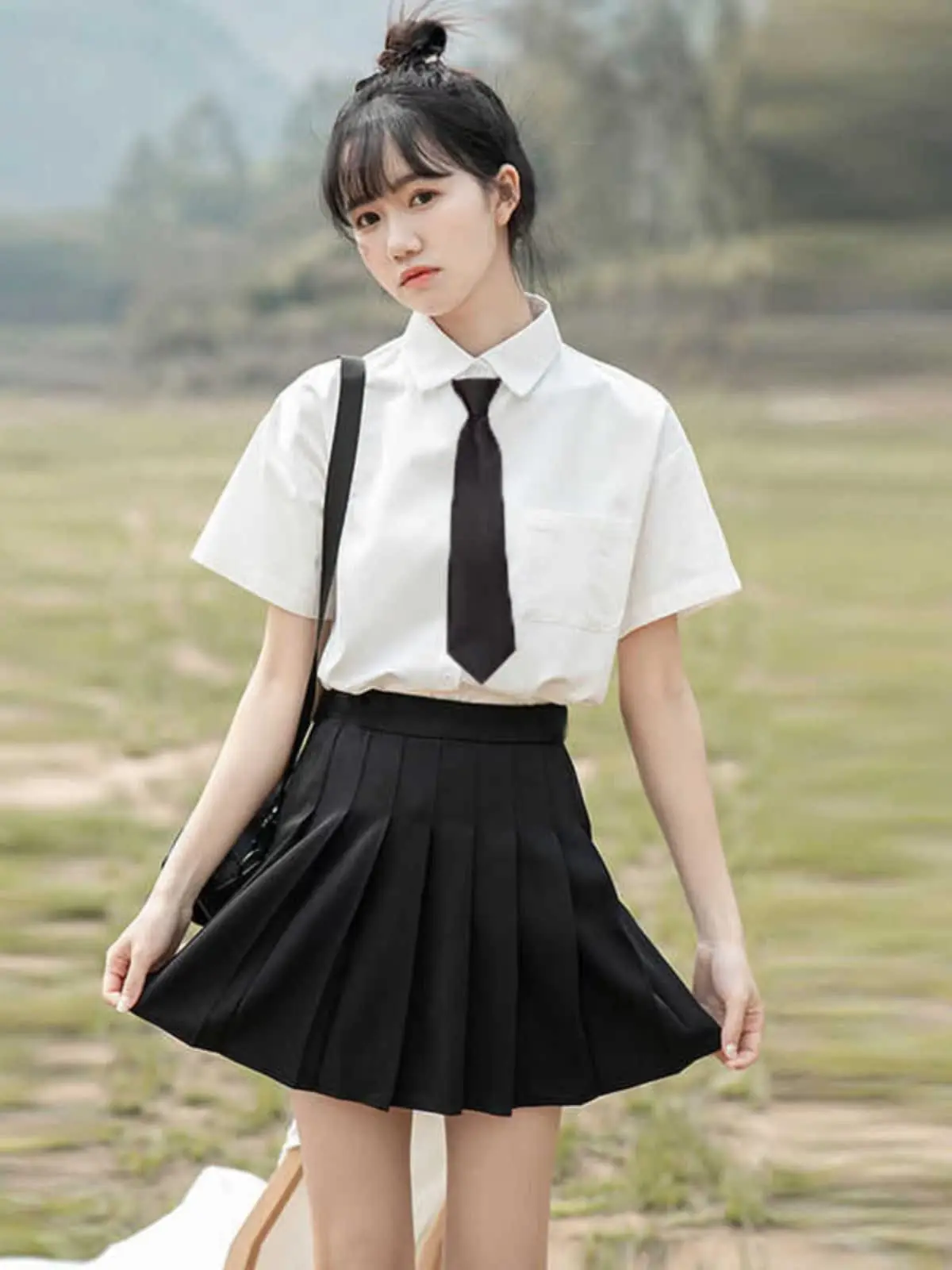 Simple White Loose Casual Thin Short Sleeve Shirt Pure Color Versatile Japanese Neutral Style JK Collar Shirt Jacket
Simple White Loose Casual Thin Short Sleeve Shirt Pure Color Versatile Japanese Neutral Style JK Collar Shirt Jacket