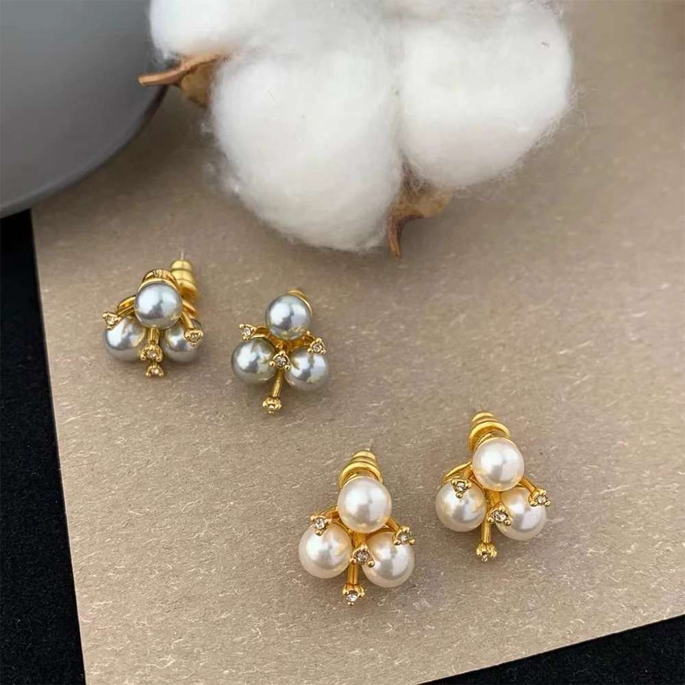 Vintage French copper 14Kgold platings Zircon Pearl earrings for women‘s girl party gift jewlry wholesale
Vintage French copper 14Kgold platings Zircon Pearl earrings for women‘s girl party gift jewlry wholesale